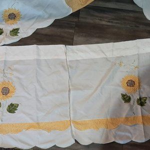 White with sunflowers pocket curtain set 23" with swag
